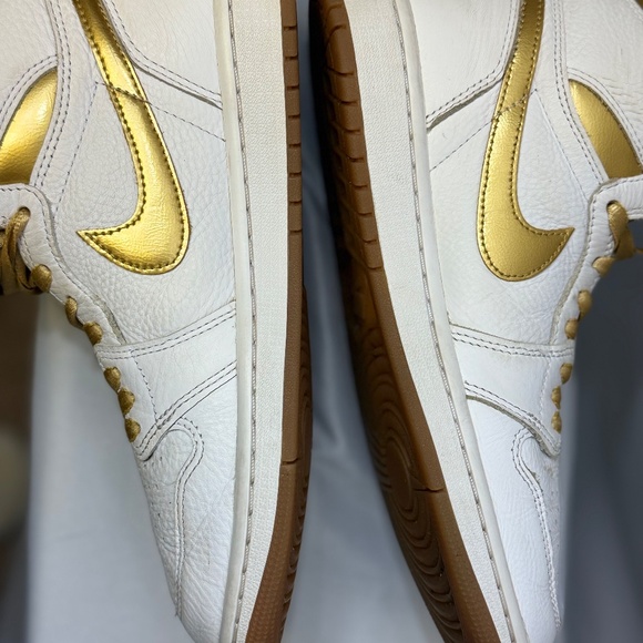 Nike Air Jordan 1 Retro High OG White/Metallic Gold Womens Size 8 FD2596-107 - Picture 12 of 14